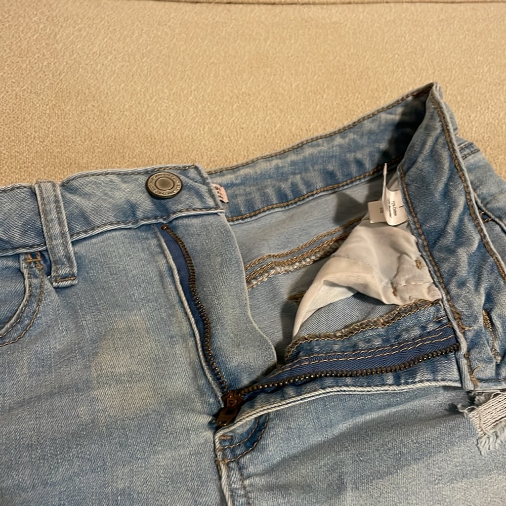 SO Light Blue Distressed Denim Shorts. Size. 9/29. - Picture 3 of 5